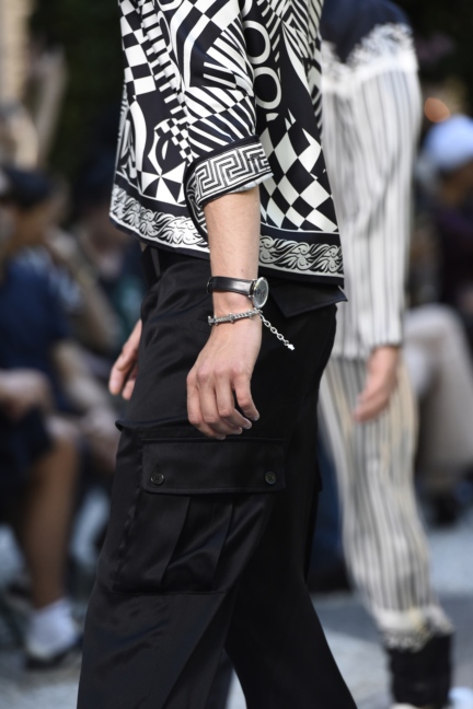 versace-milan-mens-ss-18-details-27