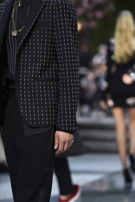 versace-milan-mens-ss-18-details-29