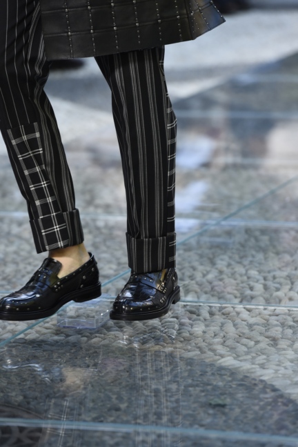 versace-milan-mens-ss-18-details-3