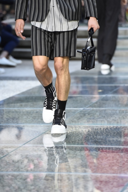 versace-milan-mens-ss-18-details-4