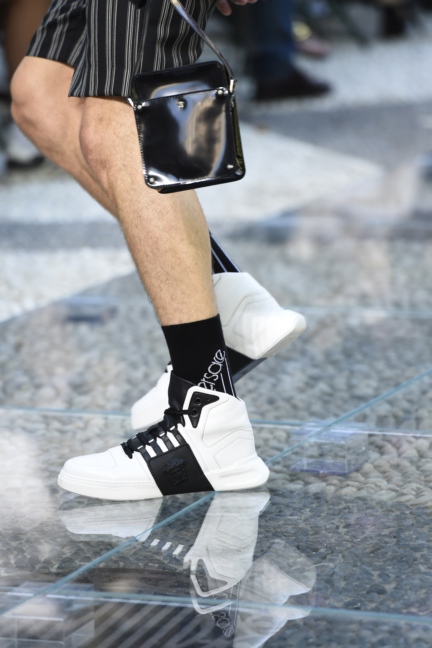 versace-milan-mens-ss-18-details-5