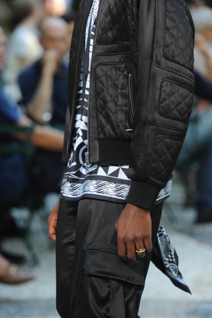 versace-milan-mens-ss-18-details-58