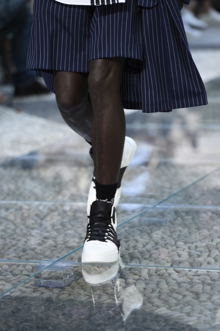 versace-milan-mens-ss-18-details-6