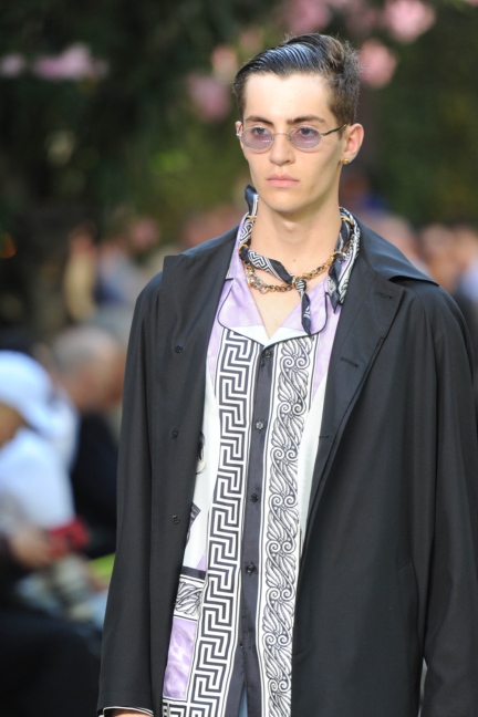 versace-milan-mens-ss-18-details-68