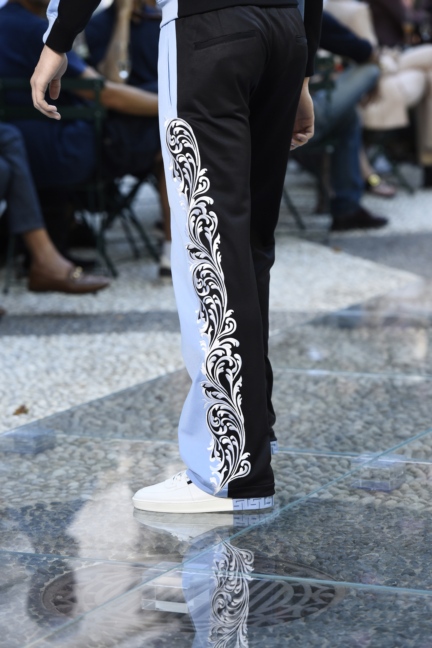 versace-milan-mens-ss-18-details-8