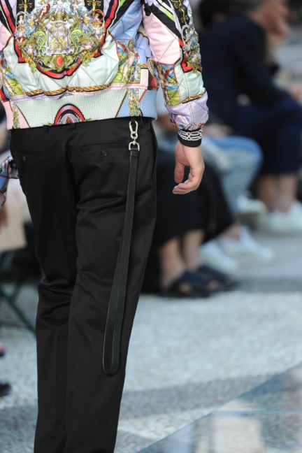versace-milan-mens-ss-18-details-88