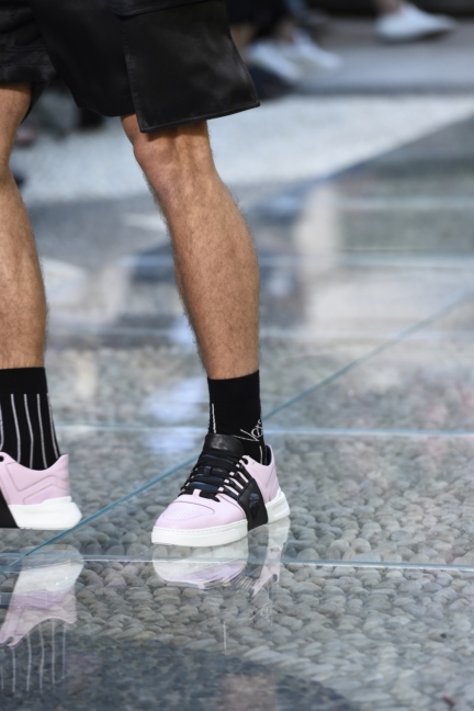 versace-milan-mens-ss-18-details-9