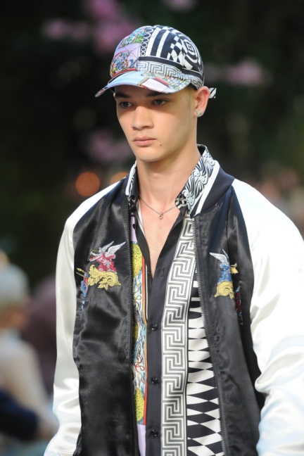 versace-milan-mens-ss-18-details-90