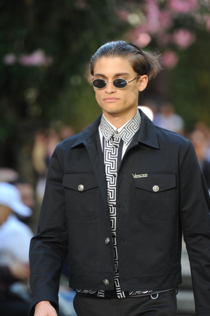 versace-milan-mens-ss-18-details-92