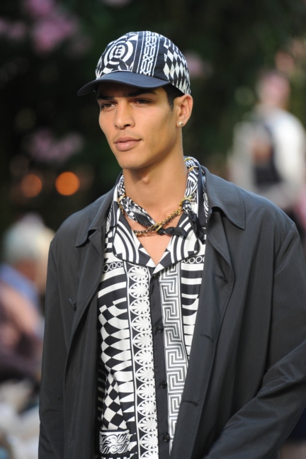 versace-milan-mens-ss-18-details-94