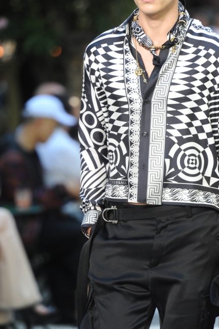 versace-milan-mens-ss-18-details-97