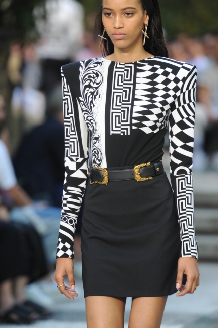 versace-milan-mens-ss-18-details-99