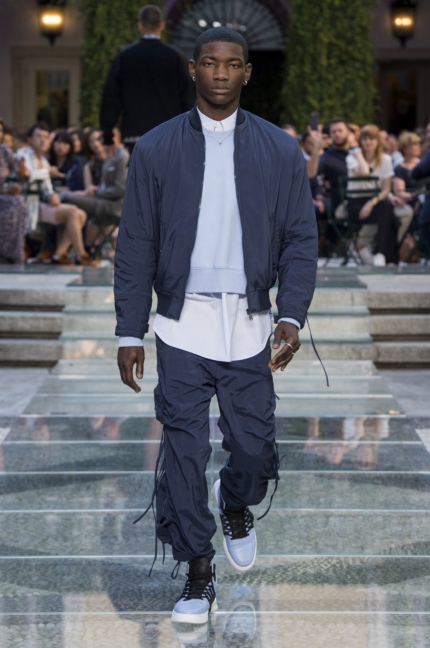 versace-milan-mens-ss-18-runway-18