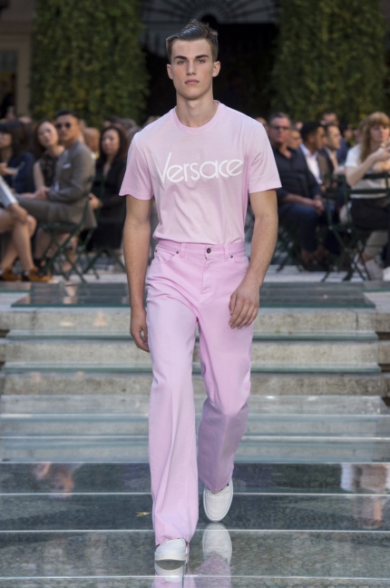 versace-milan-mens-ss-18-runway-21