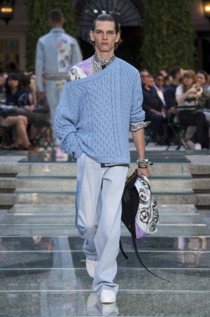versace-milan-mens-ss-18-runway-27