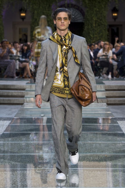 versace-milan-mens-ss-18-runway-31