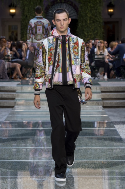 versace-milan-mens-ss-18-runway-36