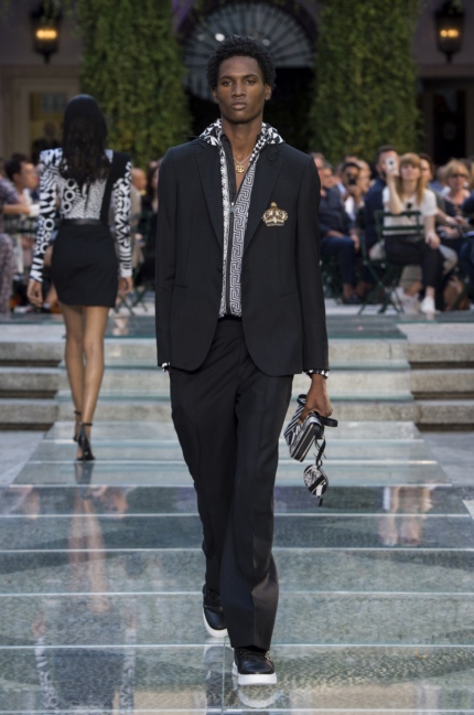 versace-milan-mens-ss-18-runway-44