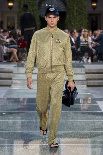 versace-milan-mens-ss-18-runway-46