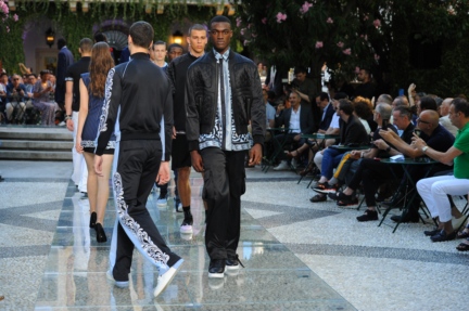 versace-milan-mens-ss-18-runway-52