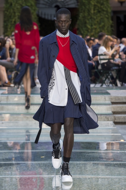 versace-milan-mens-ss-18-runway-8