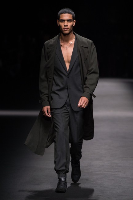 versace_men_ss17_02