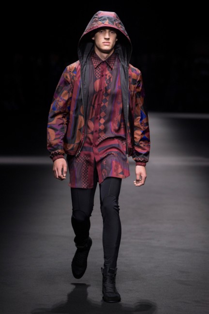 versace_men_ss17_11
