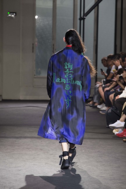 yohji-yamamoto-paris-mens-ss-17-backstage-32