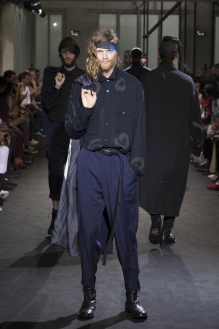 yohji-yamamoto-paris-mens-ss-17-backstage-47