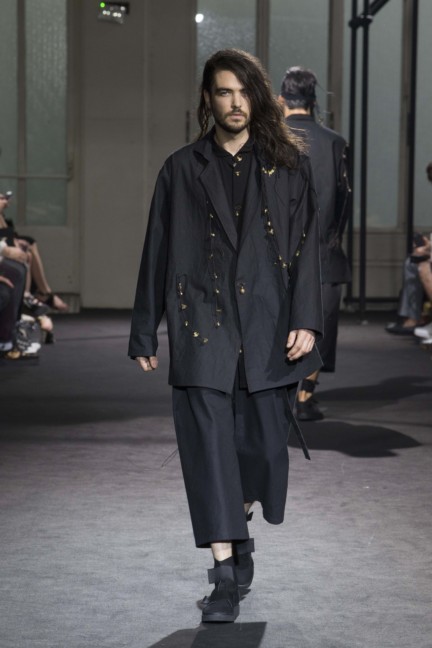 yohji-yamamoto-paris-mens-ss-17-backstage-6