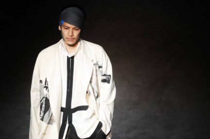 yohji-yamamoto-paris-mens-ss-17-32