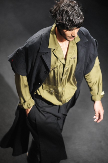 yohji-yamamoto-paris-mens-ss-17-35