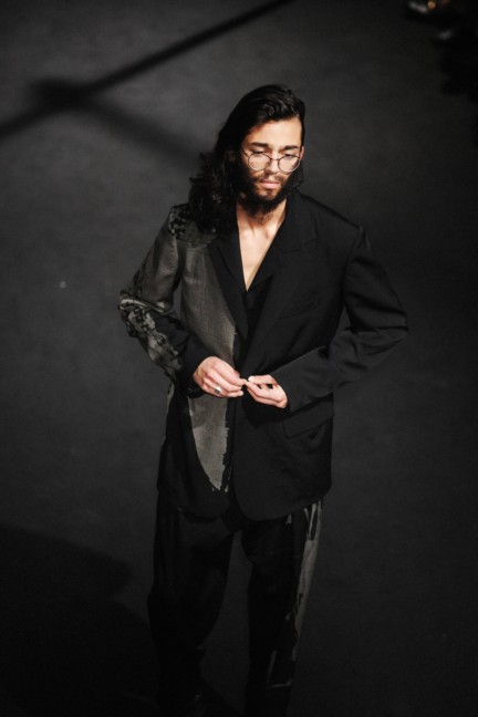 yohji-yamamoto-paris-mens-ss-17-39