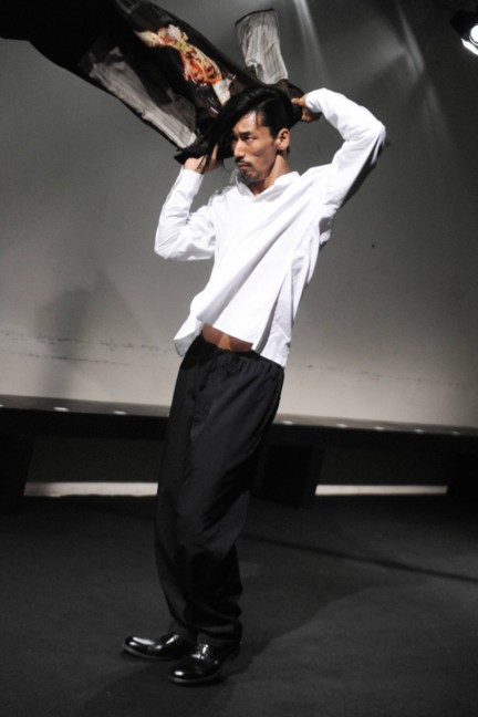 yohji-yamamoto-paris-mens-ss-17-8