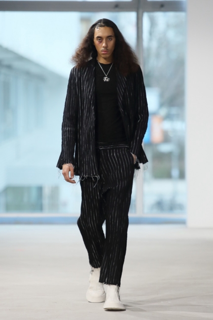 dennis_chuene_aw24_look16_by_boris_marberg_for_bfw