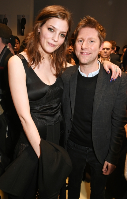 christopher-bailey-and-amber-anderson-backstage-at-the-burberry-menswear-january-2016-show