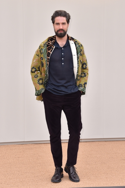 jack-guinness-wearing-burberry-at-the-burberry-menswear-january-2016-show