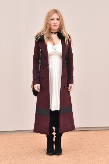 josephine-de-la-baume-wearing-burberry-at-the-burberry-menswear-january-2016-show