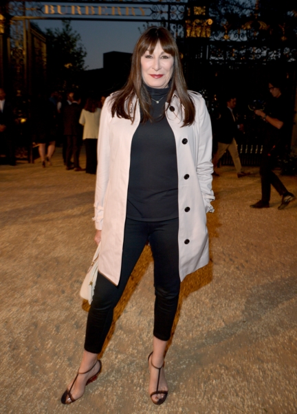 anjelica-huston-wearing-burberry-at-the-burberry-_london-in-los-angeles_-event
