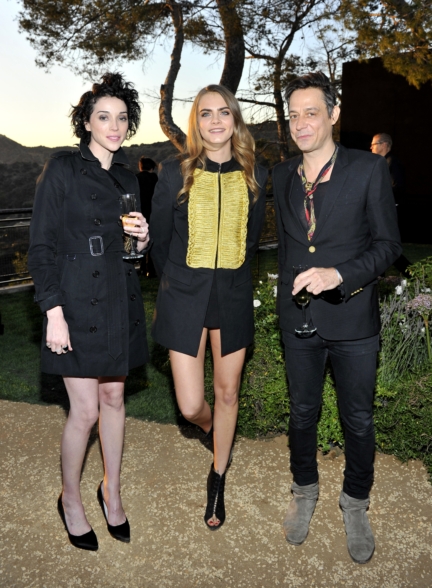 annie-clark-cara-delevingne-and-jamie-hince-at-the-burberry-_london-in-los-angeles_-event