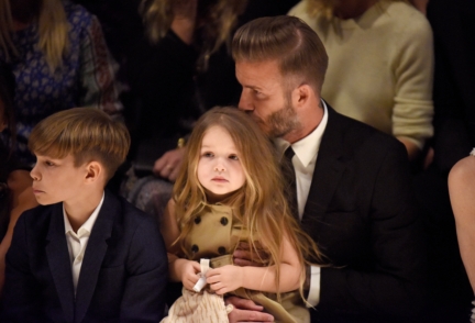 david-romeo-and-harper-beckham-on-the-front-row-at-the-burberry-_london-in-los-angeles_-event