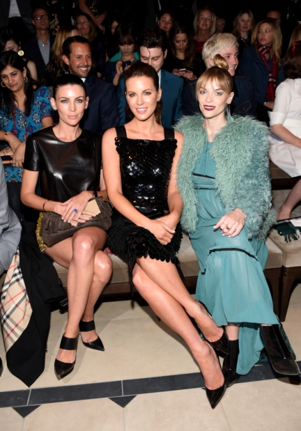 liberty-ross-kate-beckinsale-and-jamie-king-on-the-front-row-of-the-burberry-_london-in-los-angeles_-event