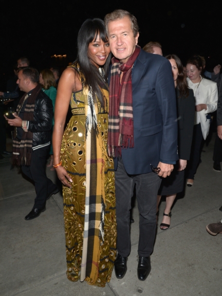 naomi-campbell-and-mario-testino-at-the-burberry-_london-in-los-angeles_-event