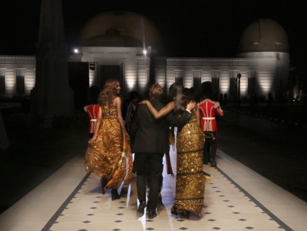 jourdan-dunn-christopher-bailey-and-naomi-campbell-in-the-burberry-_london-in-los-angeles_-show-finale