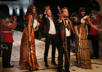 jourdan-dunn-christopher-bailey-james-corden-and-naomi-campbell-burberry-at-the-_london-in-los-angeles_-show-finale