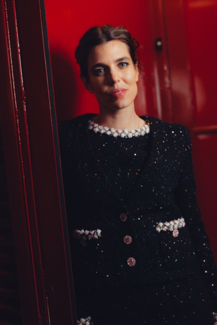 chanel_charlotte_casiraghi_chanel_metiers-dart-2023_2024_show_december_7th-hd