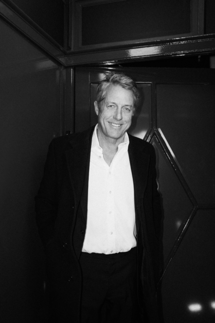 chanel_hugh_grant_chanel_metiers-dart-2023_2024_show_december_7th-hd
