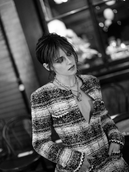 chanel_kristen_stewart_chanel_metiers-dart-2023_2024_show_december_7th_2-hd