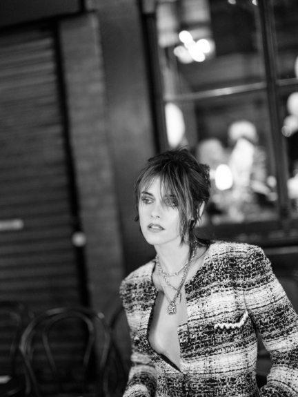 chanel_kristen_stewart_chanel_metiers-dart-2023_2024_show_december_7th_4-hd