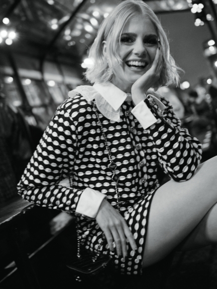 chanel_lucy_boyton_chanel_metiers-dart-2023_2024_show_december_7th_3-hd